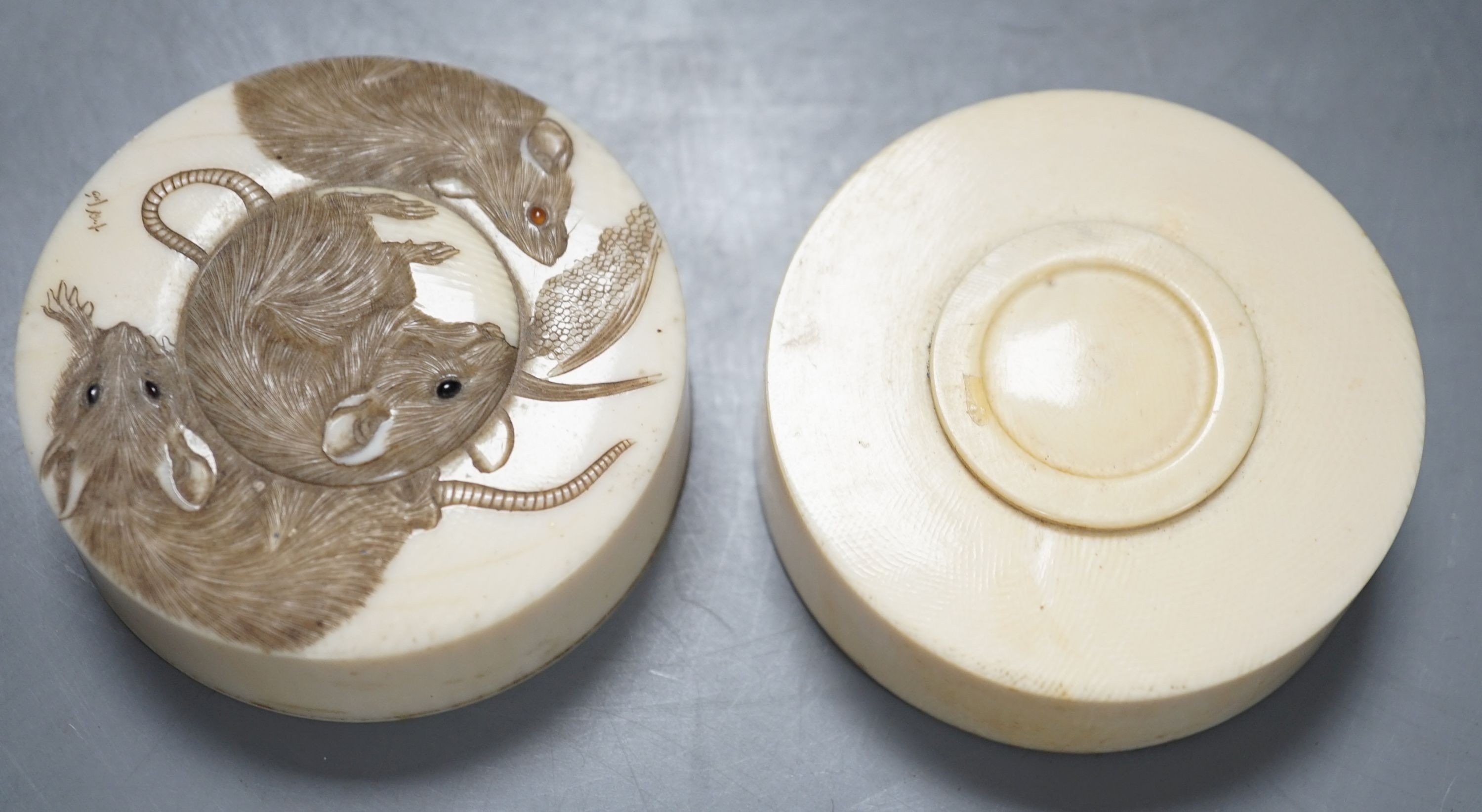A Japanese Meiji period carved Ivory box and cover, decorated with three rats, signed, 6.5cm